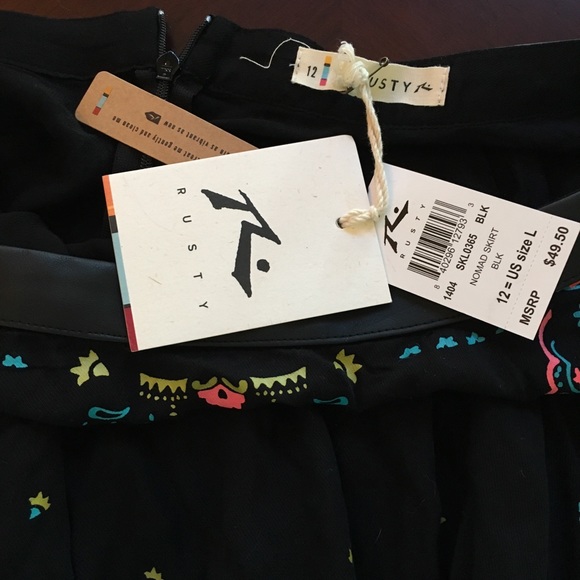 Pretty skirt with pattern - Picture 3 of 3